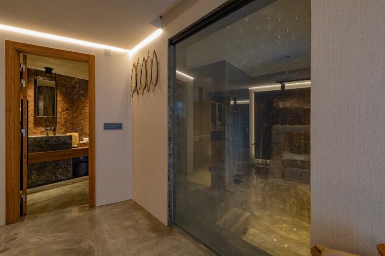 Hostal West Beach Hostel