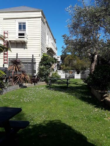 Lady Bowen Bed & Breakfast