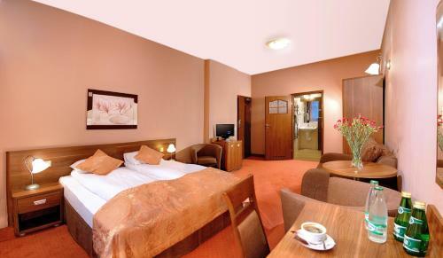 Paria Hotel