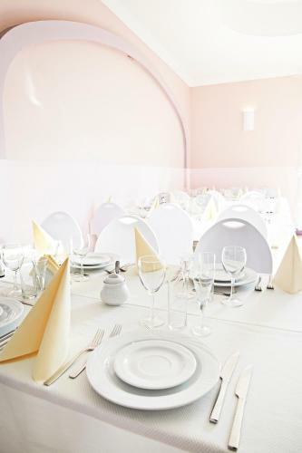 Hotel Rozdro?e Niebor�w