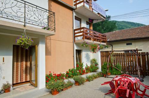 Hostal Pension President