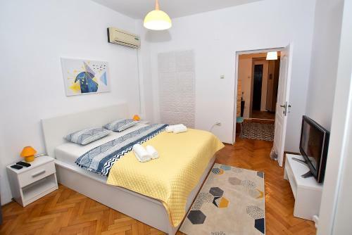 Sweet Story Central Apartment