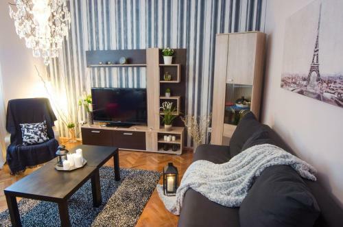 Avenue Crystal Apartment