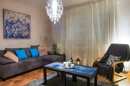 Avenue Crystal Apartment
