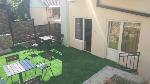 Hostal Guest House Lenart