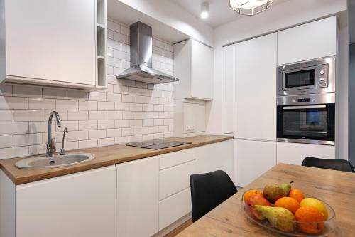 Apartment With River View (Oktyabrskaya 57)