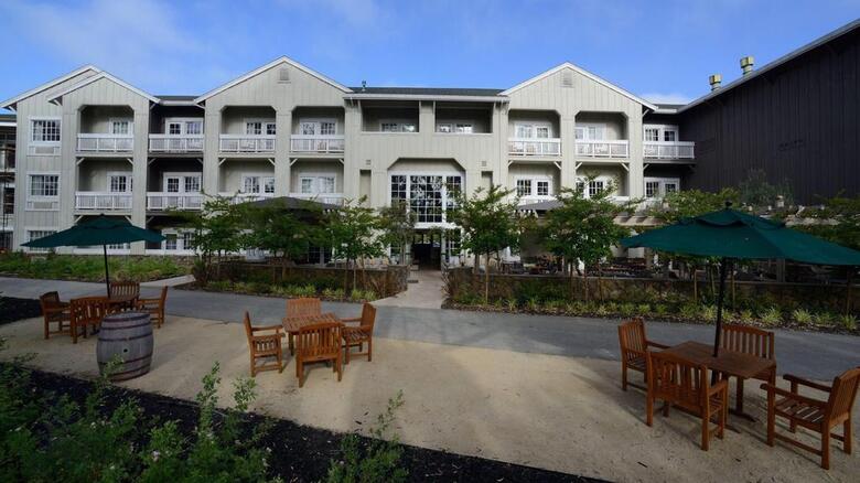 Hotel River Terrace Inn (.)