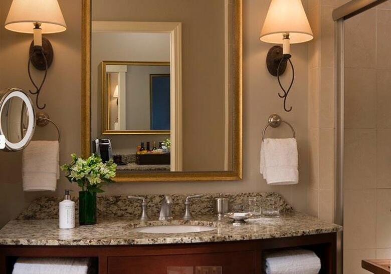 Hotel River Terrace Inn (.)