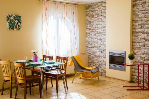 Rent-?????? Apartment On Dekabristov 116