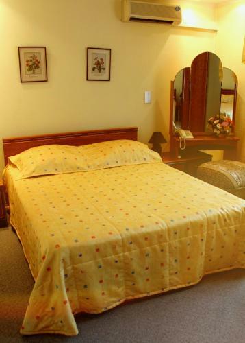 Hotel Equator Lite
