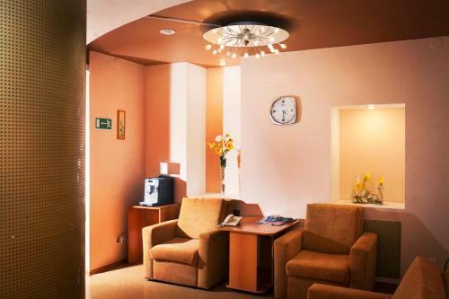 Hotel Equator Lite