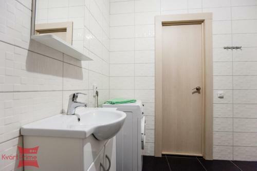 Apartment 8 Snov On Korabelnaya 10