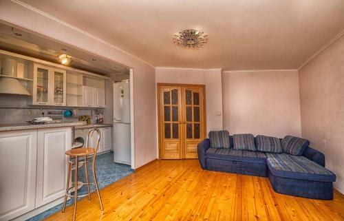 Apartamento 3-bedroom Studio On Nikolaeva 36a