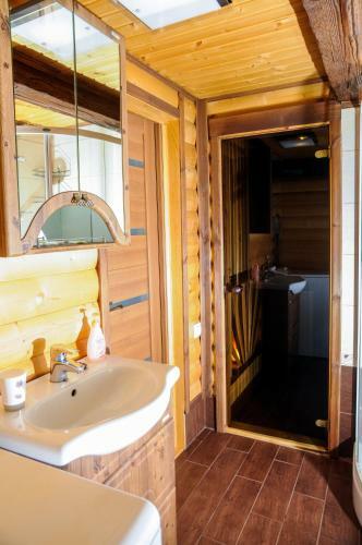 Hostal Holiday Home Tihotut