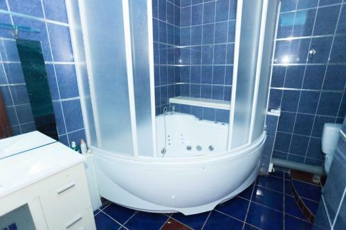 Apartamento 2kv Alieksandra Matrosova 1/2