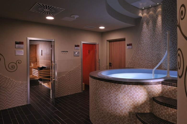 Lambergh Chateau & Hotel