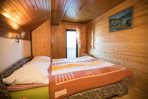 Hostal Apartments Pri Urhu