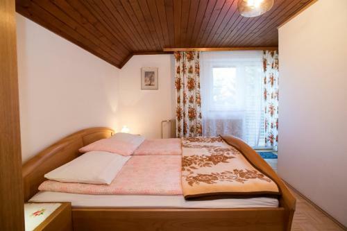 Hostal Apartments Pri Urhu