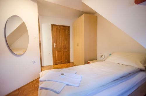 Hostal Guesthouse Skafar