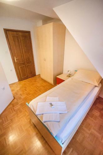 Hostal Guesthouse Skafar