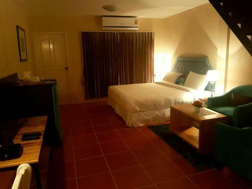 Hotel Palazzo Pavone Gallery & Resort
