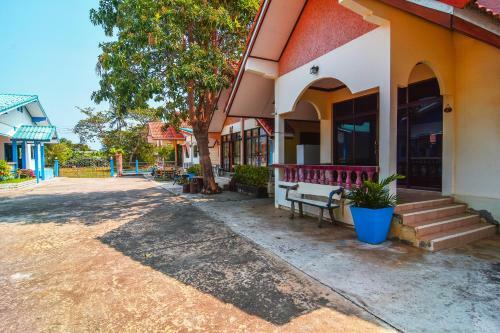 Hostal Oyo 570 Seaside Hua Hin