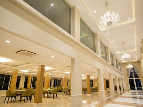 S Bangkok Hotel, Navamin