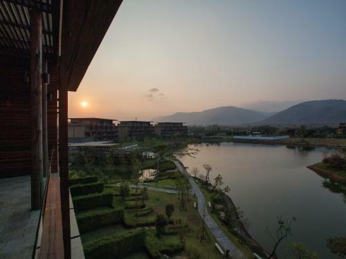 Hotel Atta Lakeside Resort Suite