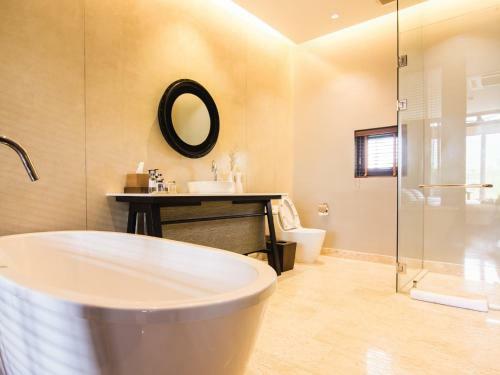 Hotel Atta Lakeside Resort Suite
