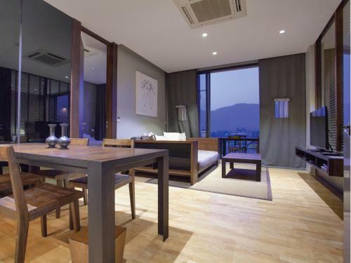 Hotel Atta Lakeside Resort Suite