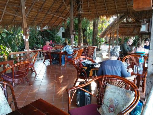 Hostal Mut Mee Garden Guest House