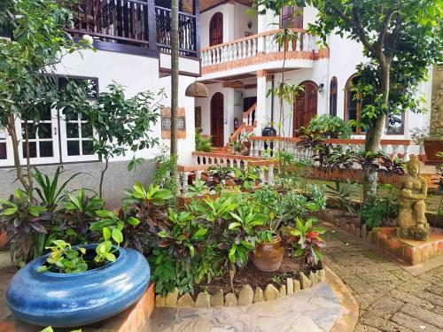 Hostal Mut Mee Garden Guest House