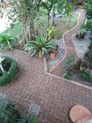 Hostal Mut Mee Garden Guest House