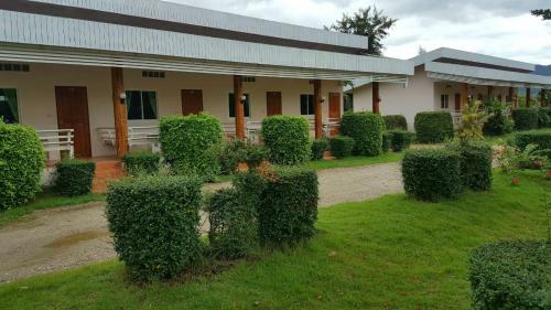 Hotel Tanaosri & Creekside Resort