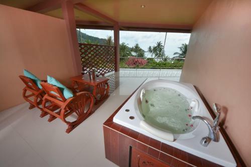 Hotel Haad Yao Bayview Resort & Spa