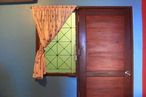 Hostal Baan Talay Guesthouse