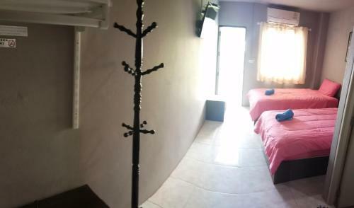 Wild & Wandering Backpacker Hostel & Bar