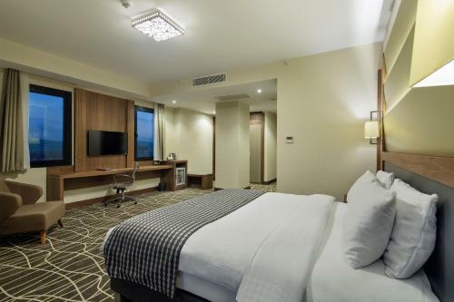 Hotel Ramada By Wyndham Elaz??
