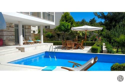 Islamlar Villa Sleeps 10 Pool Air Con Wifi