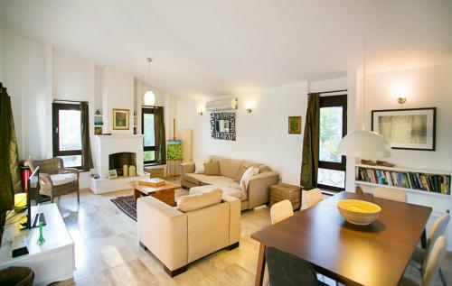 Islamlar Villa Sleeps 6 Pool Air Con Wifi