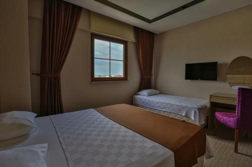 Grand Ayzek Hotel