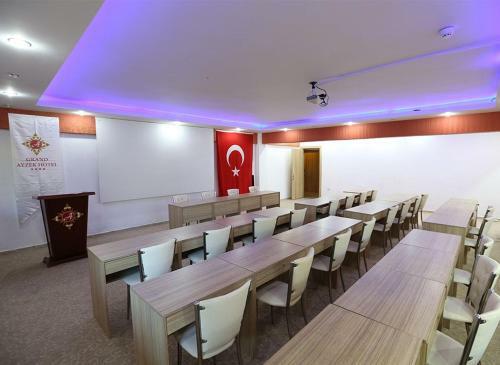 Grand Ayzek Hotel