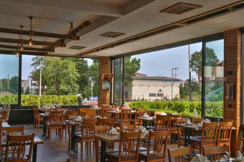Grand Ayzek Hotel