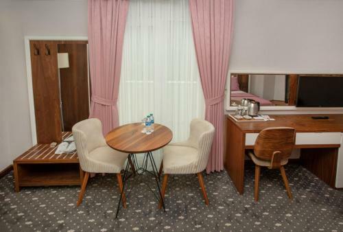 Jolnar Garden Hotel