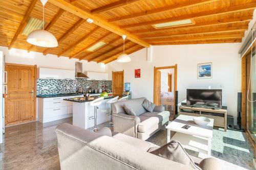 Kuyucak Villa Sleeps 6 Pool Air Con Wifi