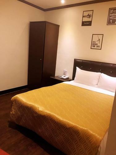 Holiday Business Hotel