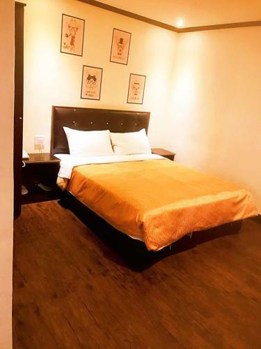 Holiday Business Hotel