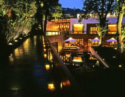 Hotel Villa 32 (Guests Must Be 16+)
