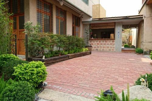 Bed & Breakfast Alley X Tainan