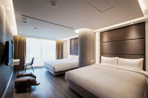 Golden Garden Hotel